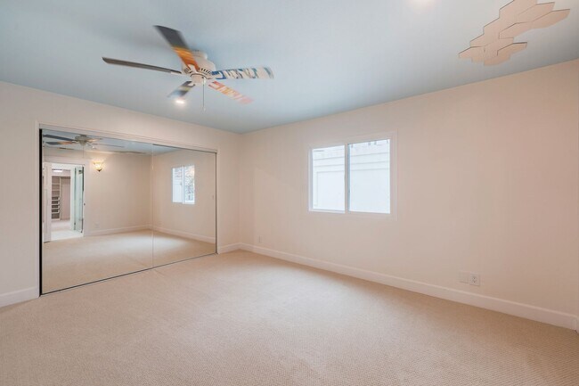 Building Photo - Luxury Living in Manhattan Beach