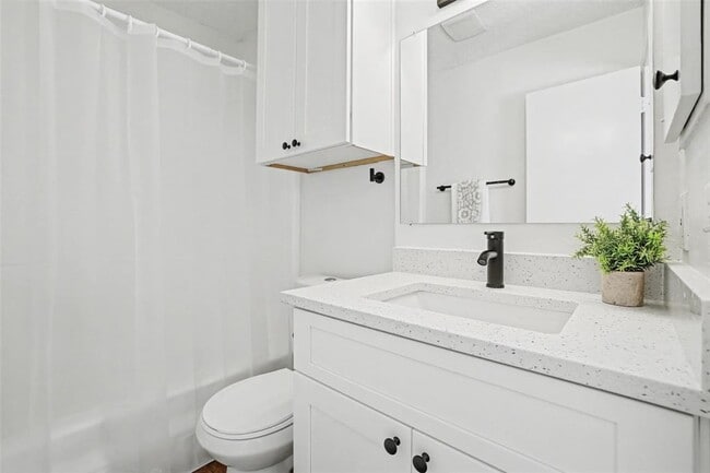 Building Photo - 1403 Greenfield Dr