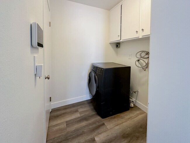 Building Photo - Updated 4 Bedroom, 2 Bath Villa Portofino ...