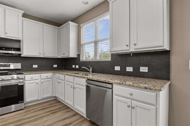 Building Photo - 2044 Britt Dr