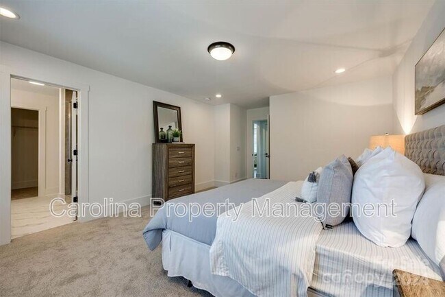 Building Photo - 1233 Eastway Dr