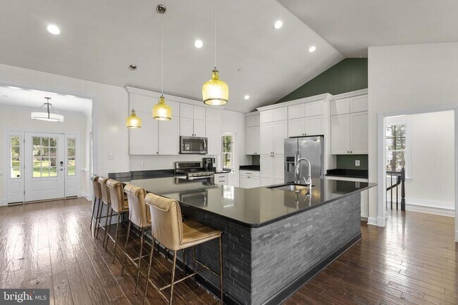 Building Photo - 17601 Crystal Spring Terrace