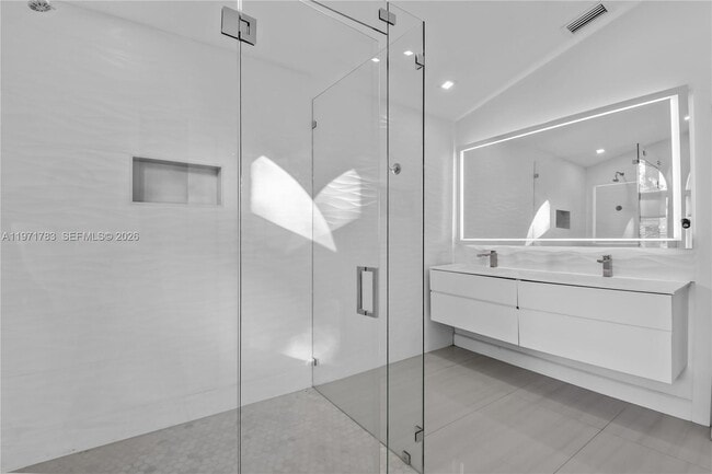 Building Photo - 710 Lake Blvd