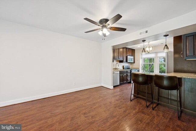 Building Photo - 5806 Red Haven Dr