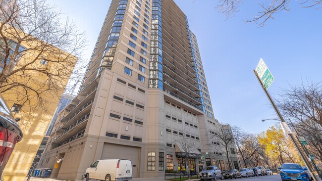 Building Photo - 33 W Delaware Pl