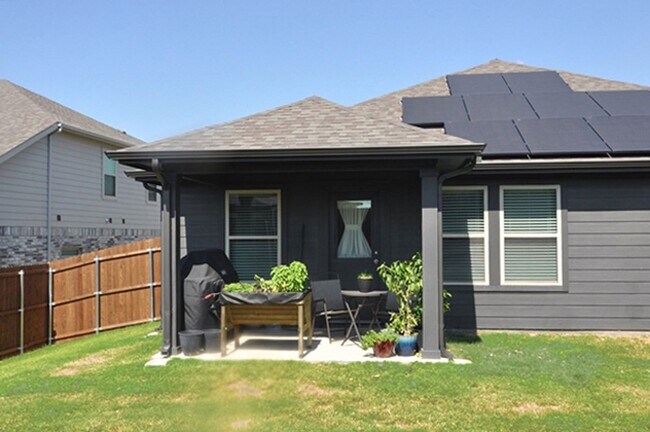 Building Photo - 2513 Ponca Dr