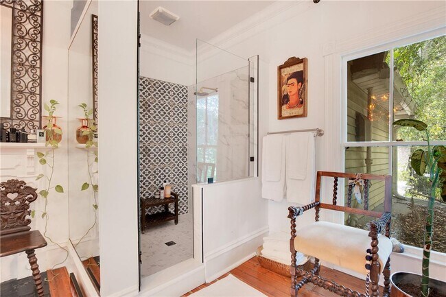 Building Photo - Queen Anne Victorian Estate