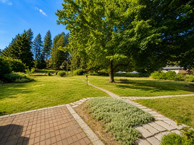 Building Photo - 9314 N Mountain View Ln
