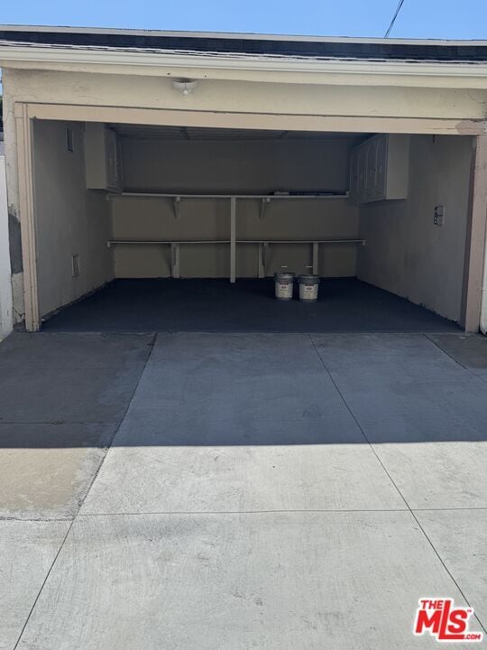 Building Photo - 211 S Arnaz Dr