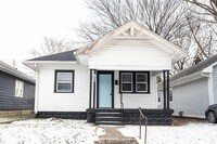 Building Photo - Charming 2 Bed, 1 Bath Rental in Indianapolis!