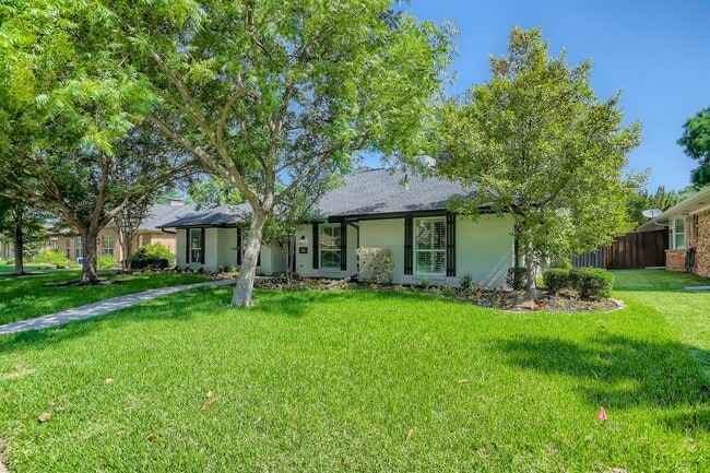 Building Photo - Charming Prestonwood home with peaceful backyard oasis