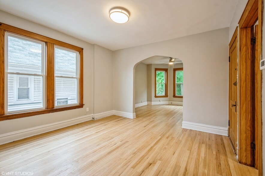 Dining Room Angle 2 - 5138 W Montrose Ave