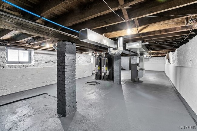 Building Photo - 404 Parkdale Ave