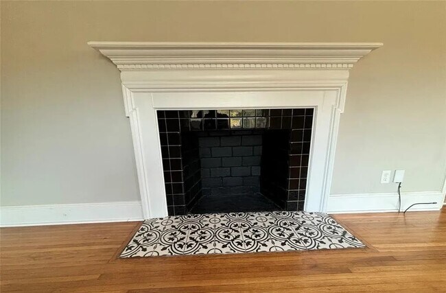 Building Photo - 3427 Eastway Dr