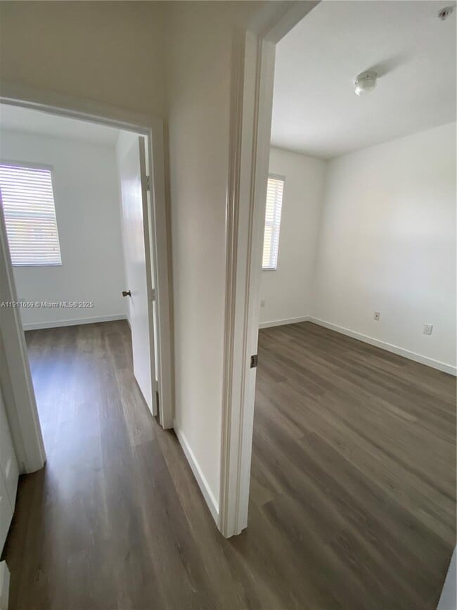 Building Photo - 919 SW 143rd Terrace