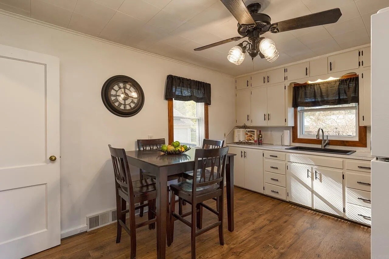 Building Photo - 241 Carrington Ave