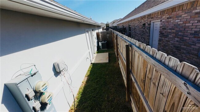 Building Photo - 24 Carlisle Ave