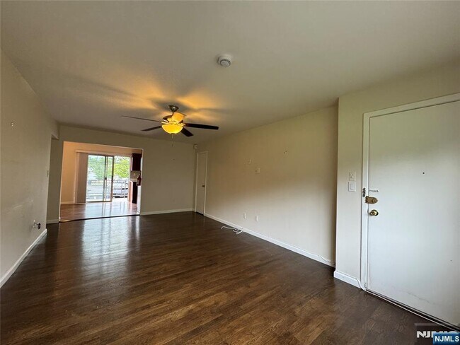 Building Photo - 1323 Anderson Ave