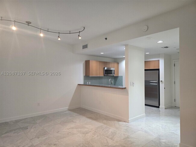 Building Photo - 1060 Brickell Ave