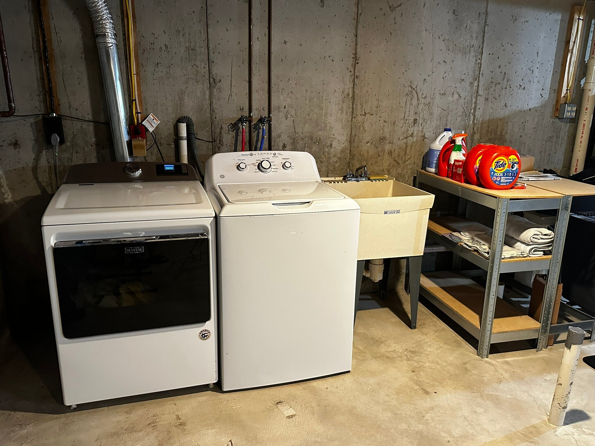Washer/Dryer - 143 Oak Park Dr