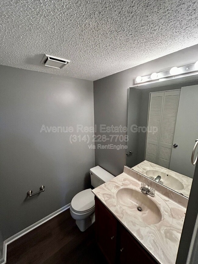 Building Photo - 662 Lakewood Dr