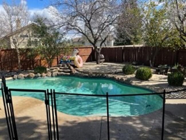 Building Photo - 4 Bedroom 3 Bath 3 Car Garage w/Pool