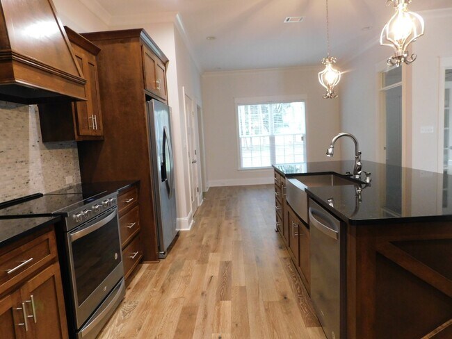 Building Photo - Grove Point Beauty