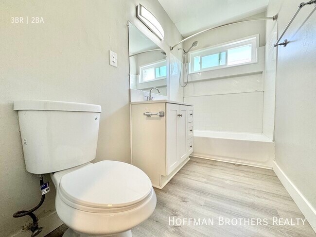 Building Photo - 12234 Manor Dr
