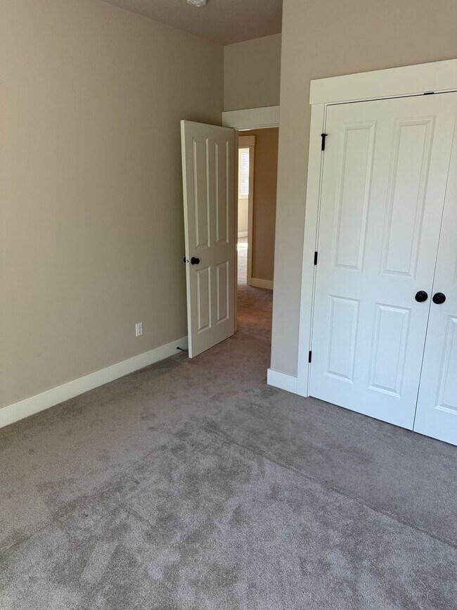 Building Photo - Single Family Home