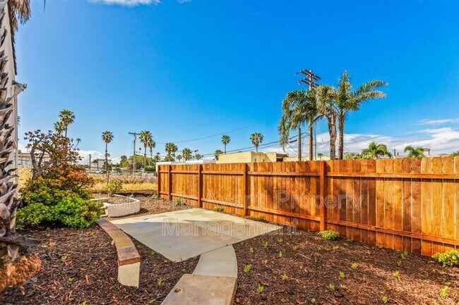 Building Photo - 915 Civic Center Dr