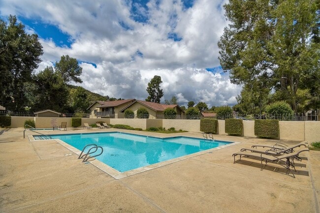 Building Photo - 2Bed/2Bath in Pala Mesa Village~ Cyprus Island