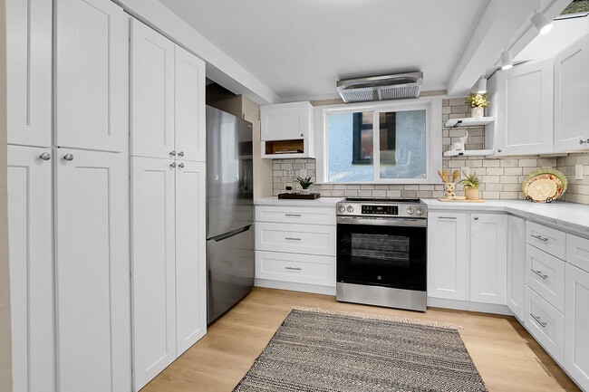 Building Photo - 2Bd/1Ba Seattle House