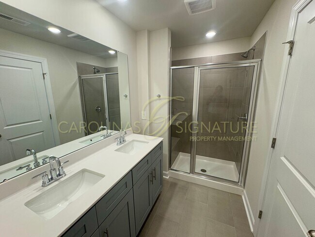 Building Photo - Beautiful New Construction Townhome in Uni...