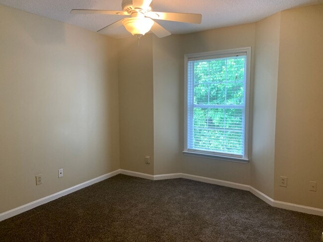 Building Photo - 2 BR Lawndale condo--water included!