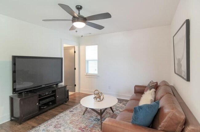 Building Photo - 3203 Anderson Pl