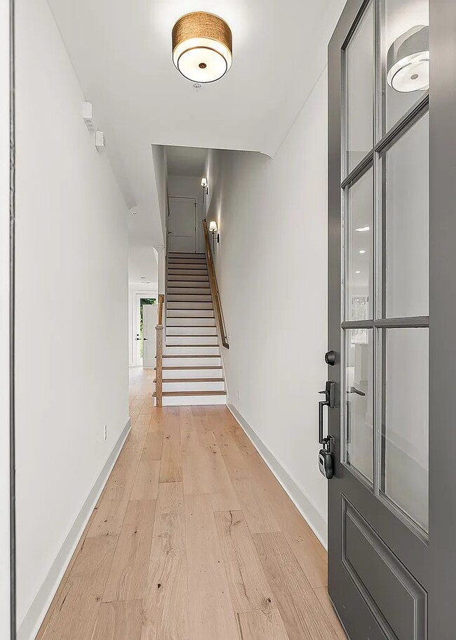 Building Photo - 809 Vickery Dr