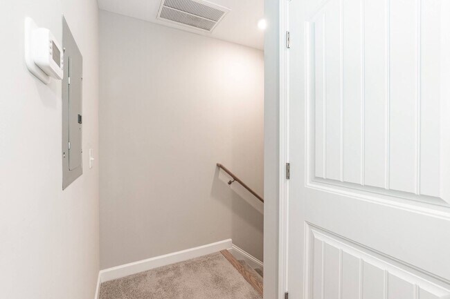 Building Photo - Three Bedroom Home!