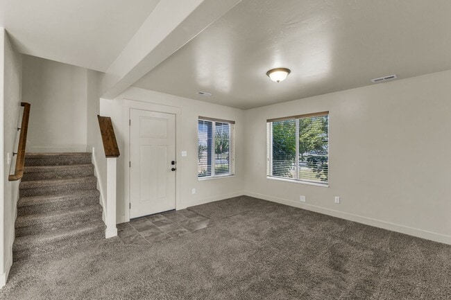 Building Photo - 4 Bedroom 3 Bathroom Home in Springville!
