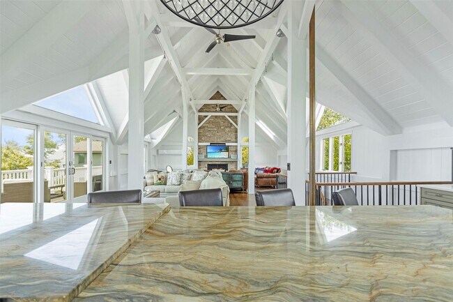 Building Photo - 2700 Sound Dr
