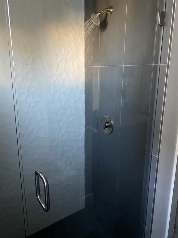 Building Photo - 1615 E 7th St