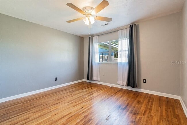 Building Photo - 5418 Riverhills Dr