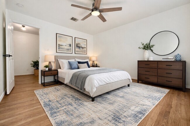 Building Photo - 2126 Banks St