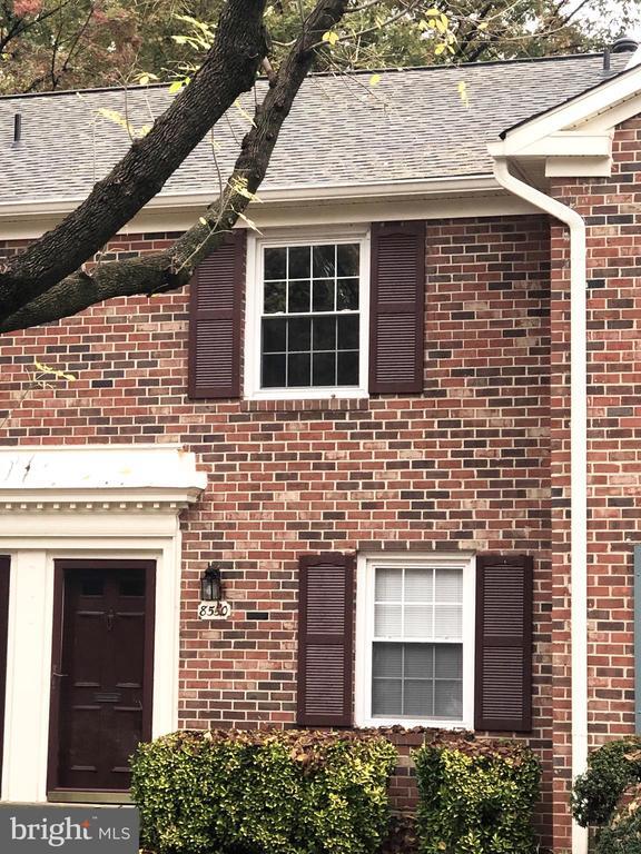 Building Photo - 8550 Barrington Ct