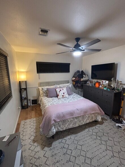 Building Photo - 535 N Yucca Ridge Rd