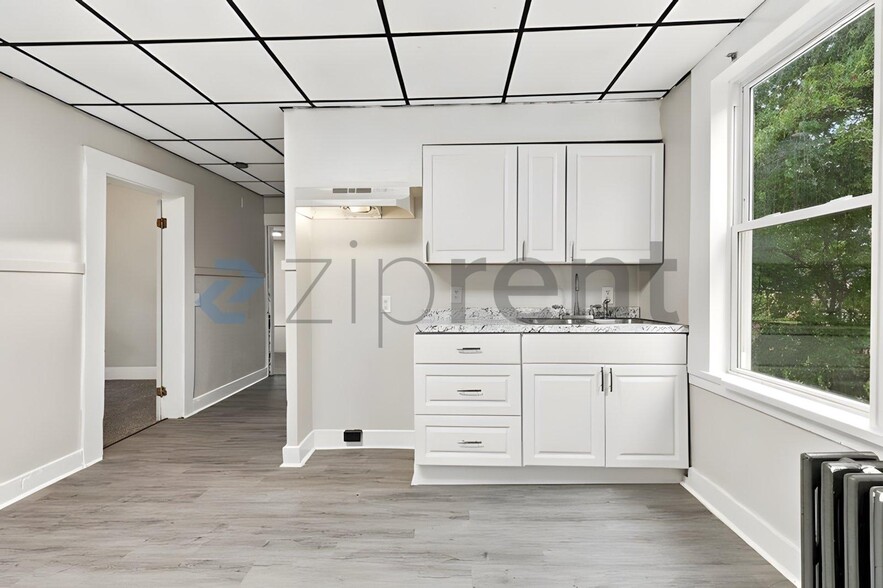 Building Photo - Unit