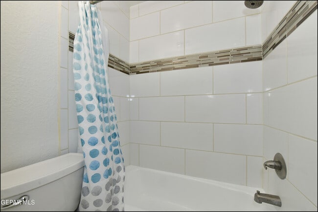 Building Photo - 6201 Escondido Dr