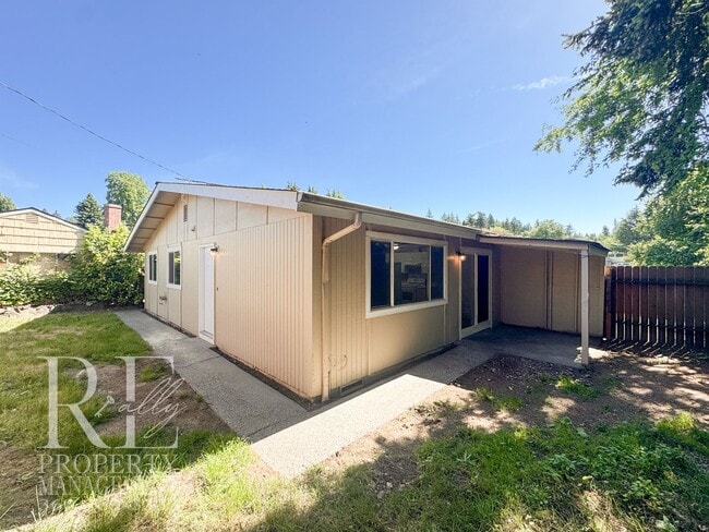 Building Photo - Refreshed 3-Bed Hefner Home with Private Lawn & Covered Parking