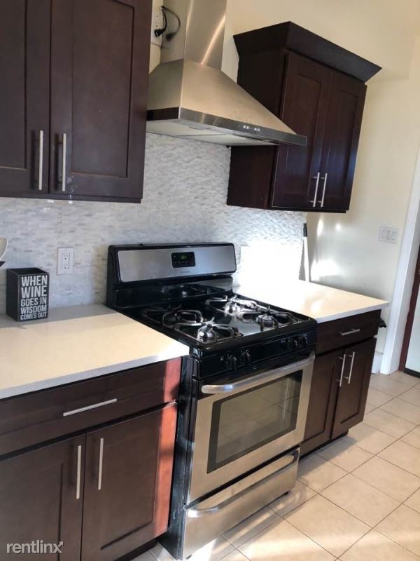 Building Photo - 583 Howard Ave