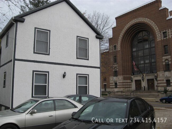 Building Photo - 936 Mary St