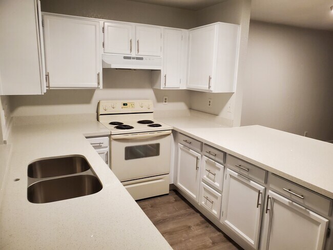 Building Photo - 4601 N 102nd Ave